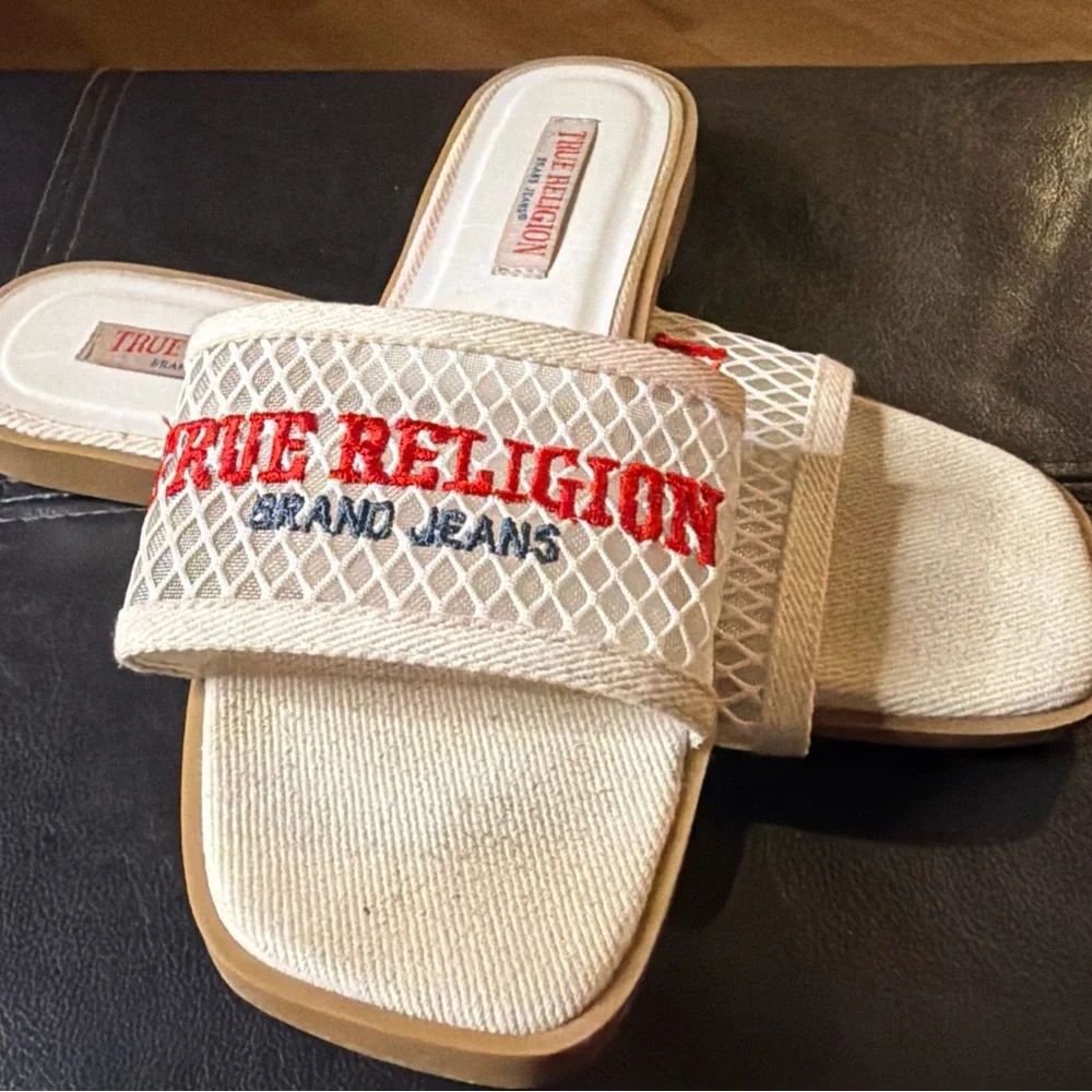 True Religion Cream and Red Slide Sandals